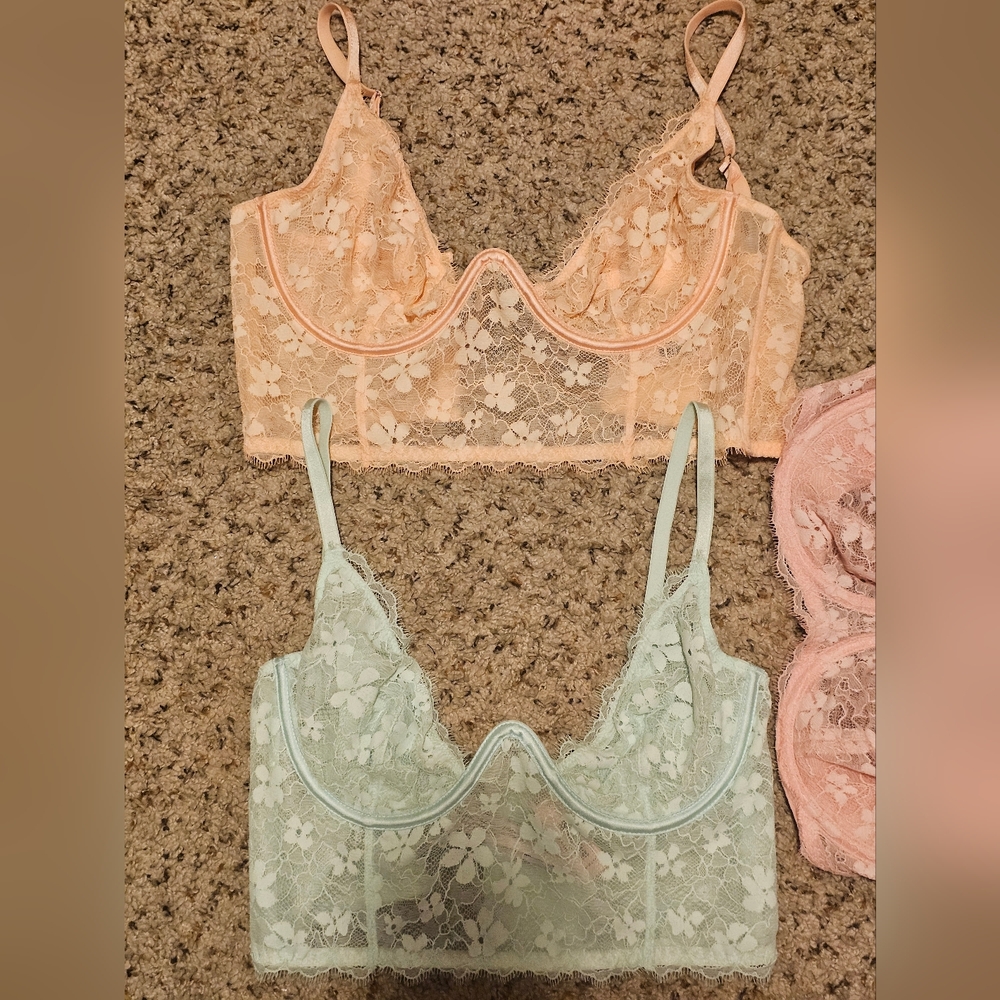 Victoria’s Secret Lace Bras – Lot of 3 (Sizes 32C & 34C)
